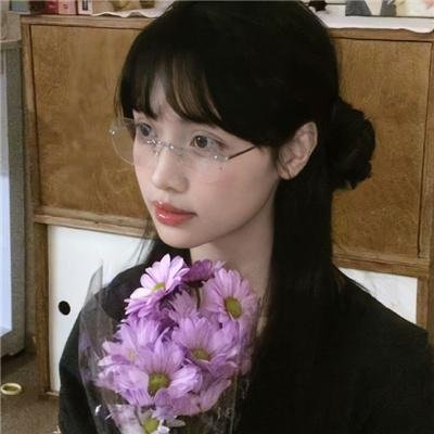左撇子女人